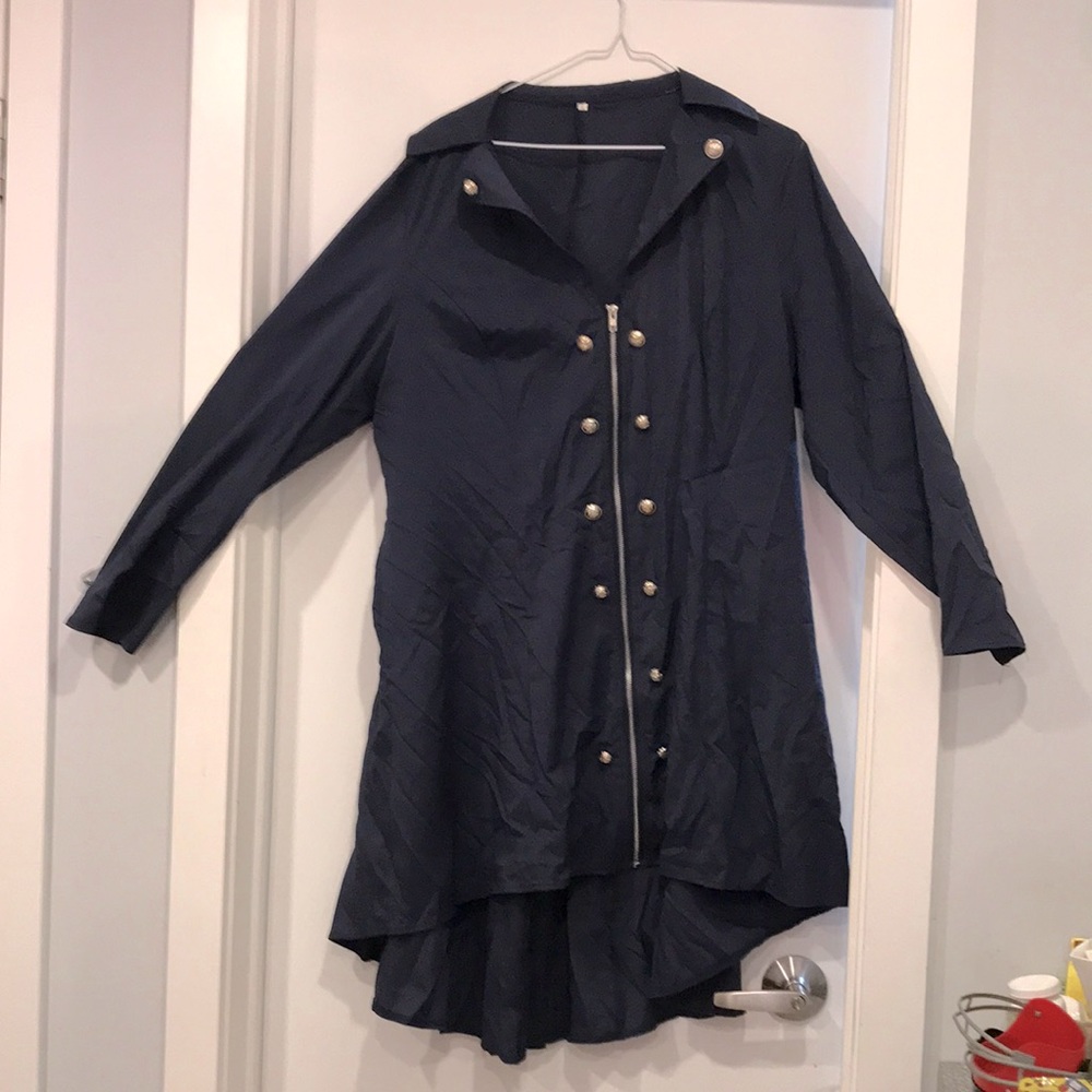 Navy blue hi-low jacket with buttons and zip